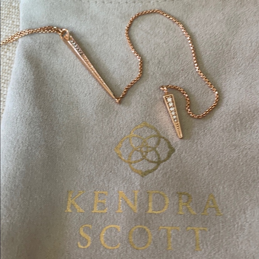 Kendra Scott drop necklace